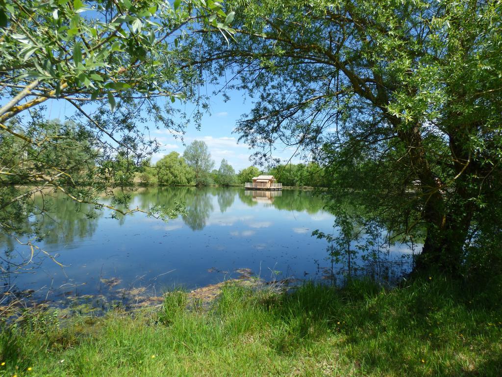 Cabanes Flottantes Du Lac De Pelisse Hotel Douzains Esterno foto