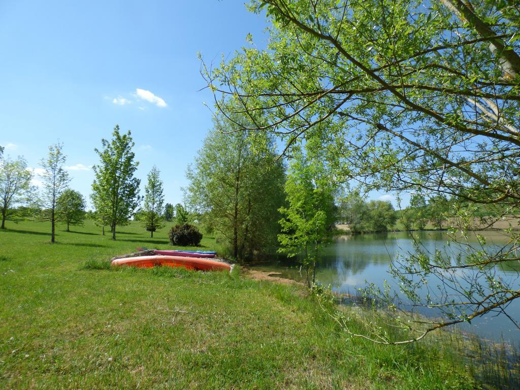 Cabanes Flottantes Du Lac De Pelisse Hotel Douzains Esterno foto