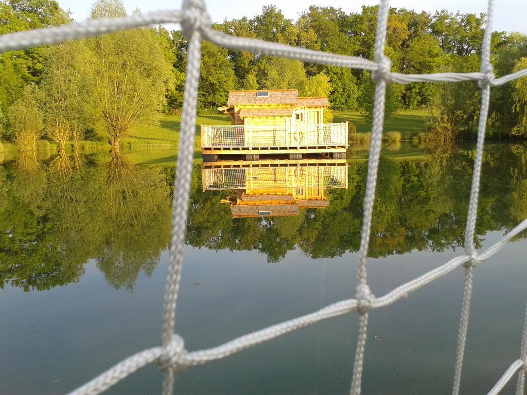 Cabanes Flottantes Du Lac De Pelisse Hotel Douzains Esterno foto