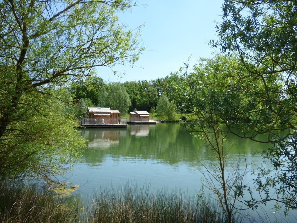 Cabanes Flottantes Du Lac De Pelisse Hotel Douzains Esterno foto