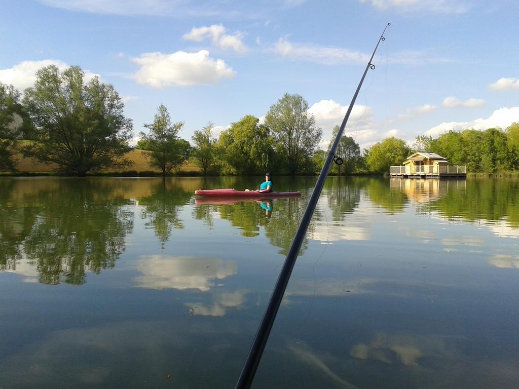 Cabanes Flottantes Du Lac De Pelisse Hotel Douzains Esterno foto
